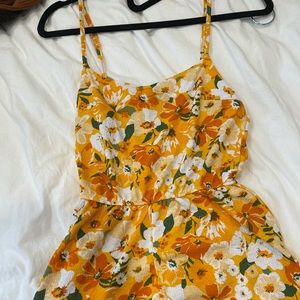 H & M Floral Romper ☀️ 🏖 🌹